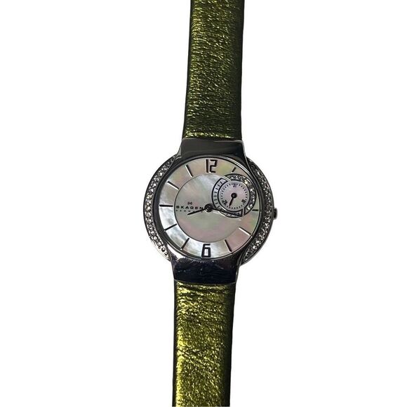 New Skagen Denmark Designer Ladies Wrist Watch Leather Metallic Green Band - Picture 1 of 9
